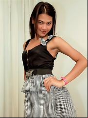 See ladyboy Cherri spread her horny hole